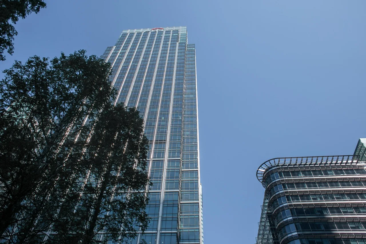 building, canary wharf, wharf, sky, skyscraper, cityscape, architecture, london, city, modern, urban, greenwich, uk, landmark, financial, office, canary, england, district, downtown, business, corporate, nature, skyline, finance, docklands, blue office, blue finance